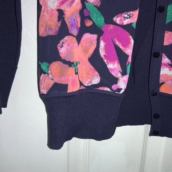 Ann Taylor floral front sweater Sz XS button front - Picture 2 of 7